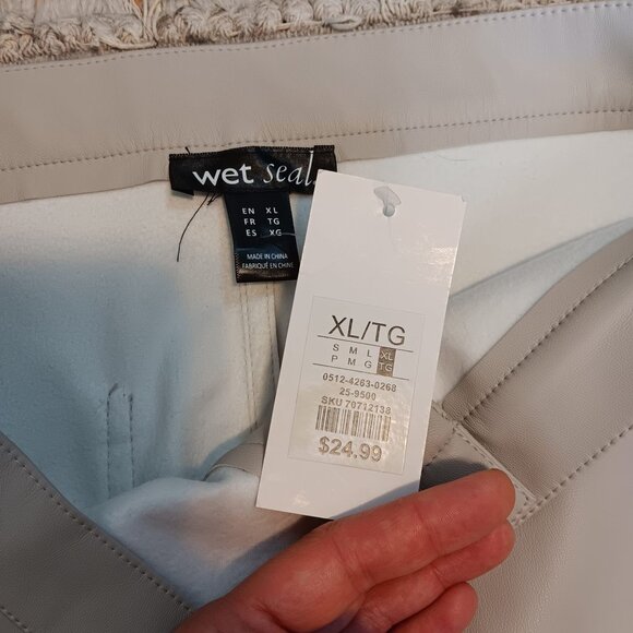 ♥️ NWT - Wet Seal Faux Leather Pants - Picture 11 of 15